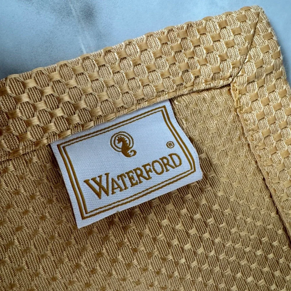 Waterford set cloth